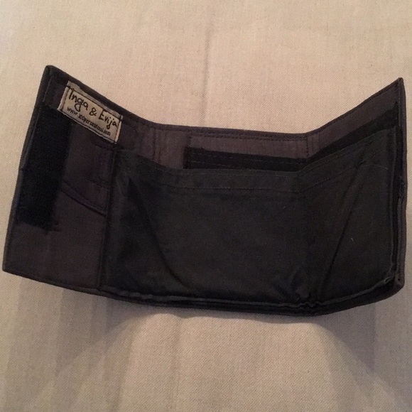 Grey fabric wallet with pockets and velcro closure - Picture 3 of 5